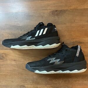 ADIDAS MEN'S DAME 8 LOW BASKETBALL SHOES, BLACK